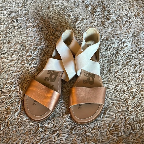 Sorel Sandals - Picture 1 of 4